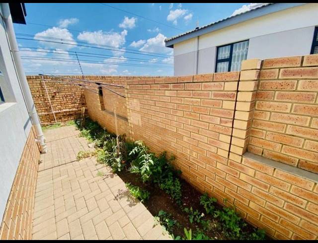 3 BEDROOM HOUSE FOR SALE IN THATCHFIELD